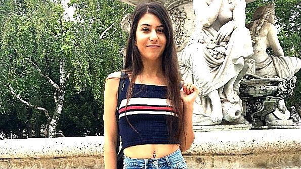 Развратная порно-модель в сценах с эякуляцией