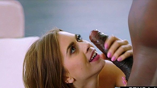 Он ласкает вагину женщины в чулках и хорошо её трахает