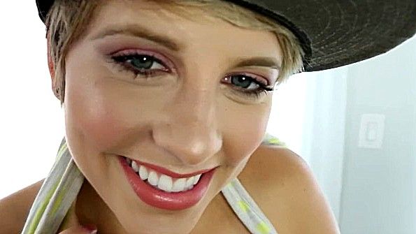 Этот парень будет жёстко трахать чернокожую женщину и доставлять ей удовольствие