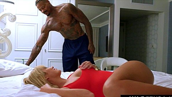 Девушка попросила парня быстро войти в неё