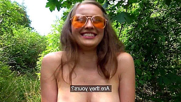 Она вошла в кухню совершенно голой и начала заниматься сексом