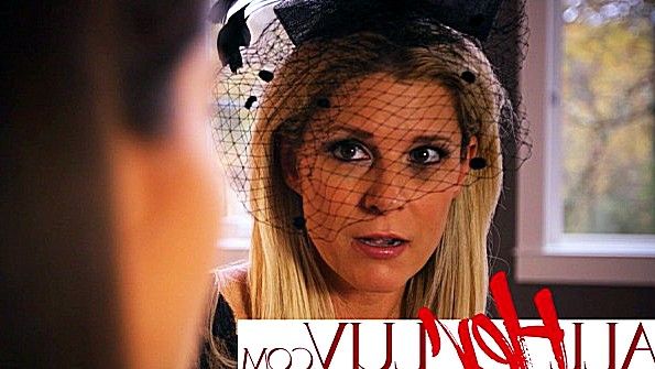 Две шлюхи в латексе используют дилдо