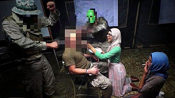 Она разделась перед своей начальницей и вступила с ней в лесбийские отношения