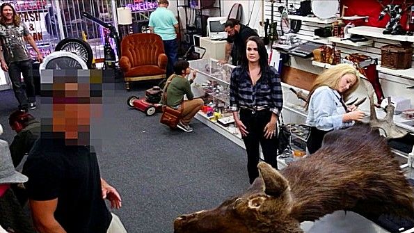 Жесткий азиатский секс на столе до изнеможения