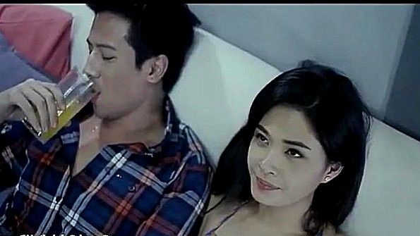 Женщину в нижнем белье поставили на четвереньки и изнасиловали сзади