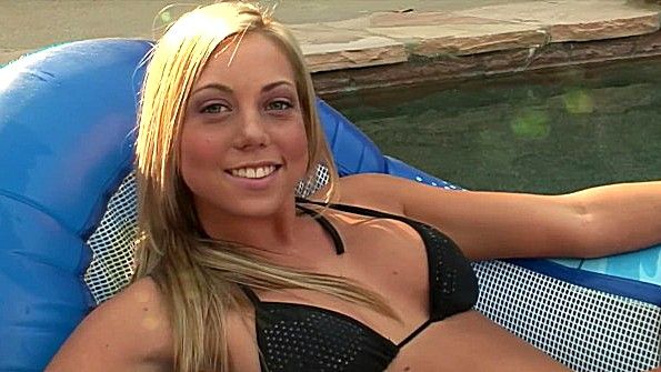 Прекрасная пара занимается классическим сексом