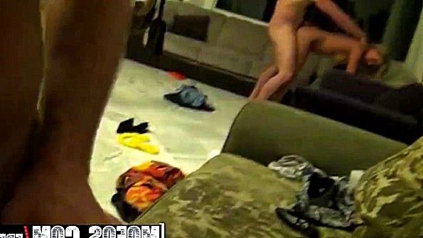 Девушка трахает себя игрушками во все отверстия