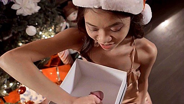 Она надела нижнее белье и занялась с ним сексом