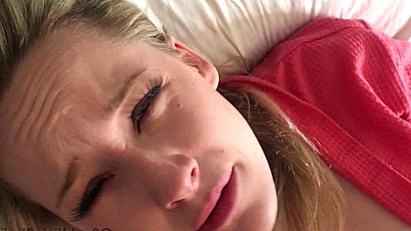 Два воина грубо ласкают вагины