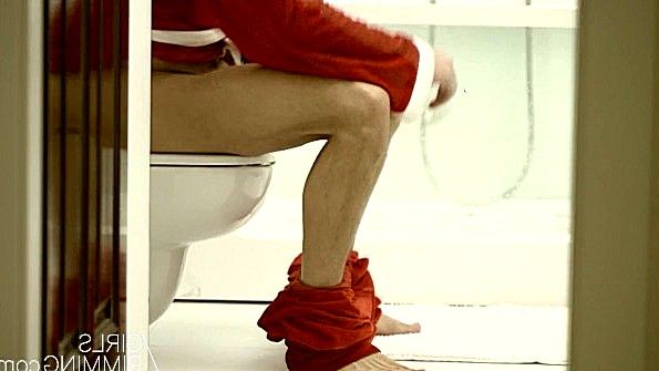 Большой член поможет чернокожей женщине получить удовольствие