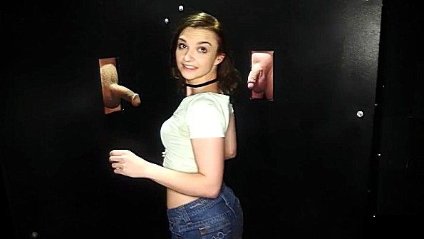 Сын занимается грубым сексом с матерью в постели