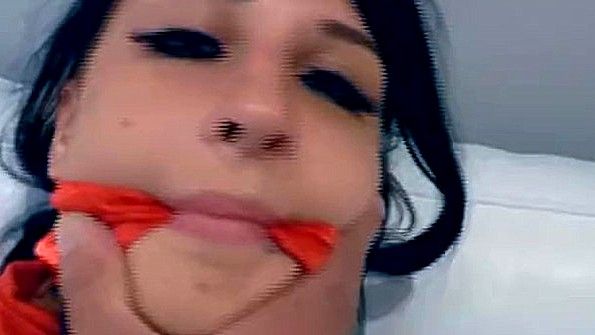 Две кокетливые девушки устроили бурную сексуальную сессию с чернокожим мужчиной