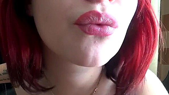 Сестра со сломанной рукой вынуждена угождать брату