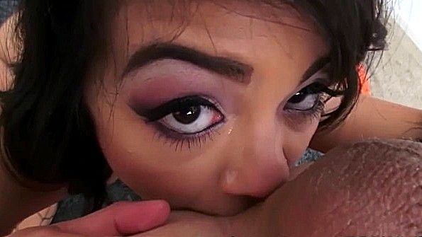 Я заинтересовал русскую девушку и трахнул её в задницу