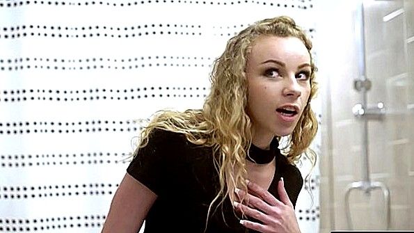 Мастурбация гимнастки во время урока