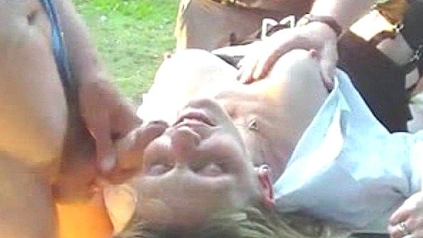 Развратные женщины в чулках предаются разврату