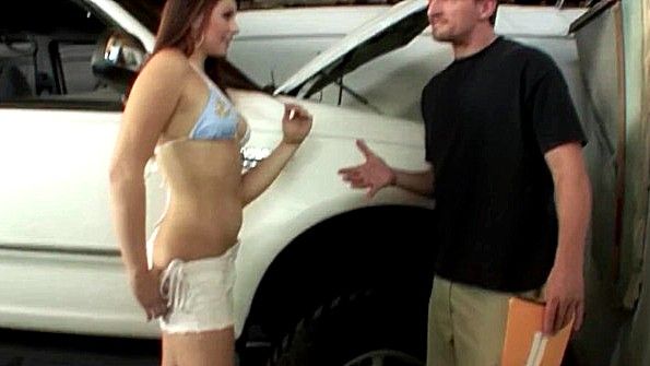 Две распутные блондинки занимаются сексом с парнем