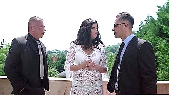 Молодая девушка занялась сексом после орального секса