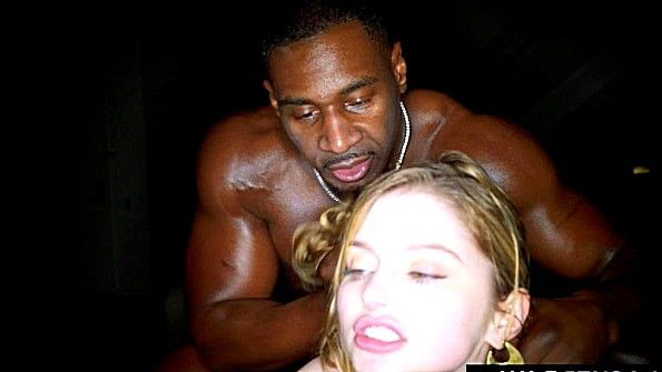 Мать восхищается пенисом сына и начинает заниматься сексом