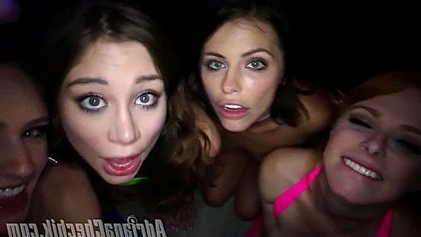 Уборка переросла в лесбийский секс