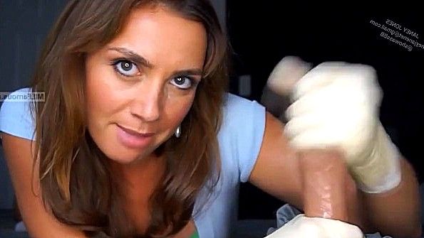 Молодая девушка подвергается анальному изнасилованию