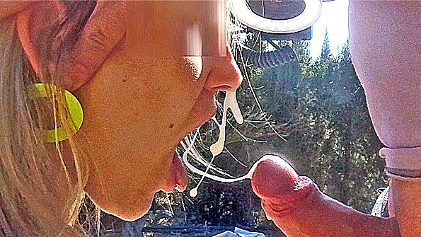 Жена изменяет с подругой; получает фаллоимитатор