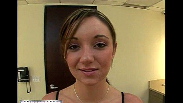 Татуированная шлюха удовлетворяет желания