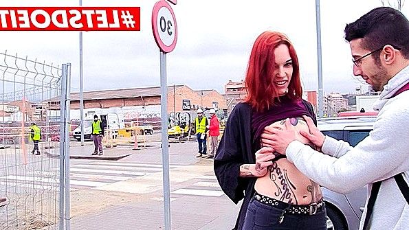 Очаровательная пассажирка в колготках получает жесткий трах