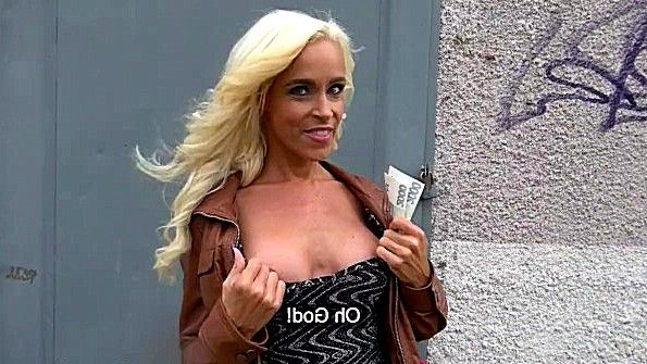 Мускулистый парень занимается сексом с красавицей на кастинге