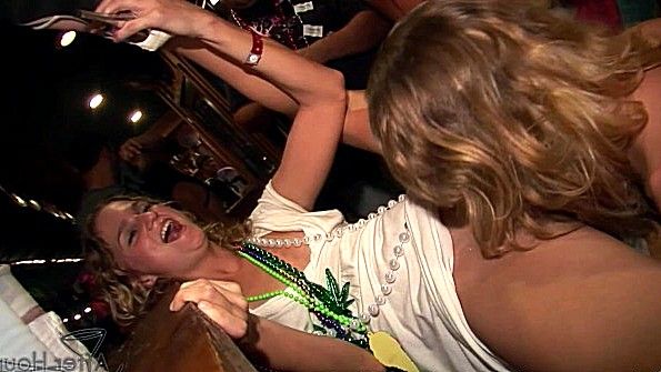 Пышногрудая красотка получает жесткий анальный секс