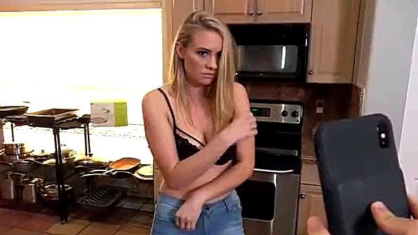 Он набросился на свою индийскую жену и изнасиловал её в классическом стиле