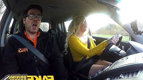 Корейскую женщину с огромной грудью жестко трахают