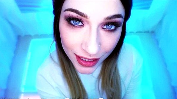 Соблазнительный женский массаж перерос в лесбийский половой акт