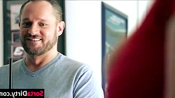 Женщина-милф сама себя пронзила своим членом