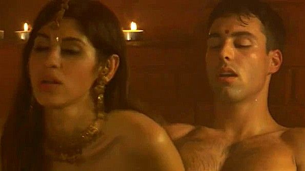 Он трахал её везде