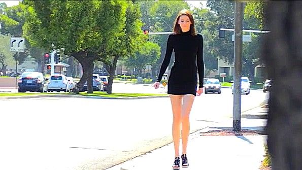 Мастурбация на природе и горячий минет