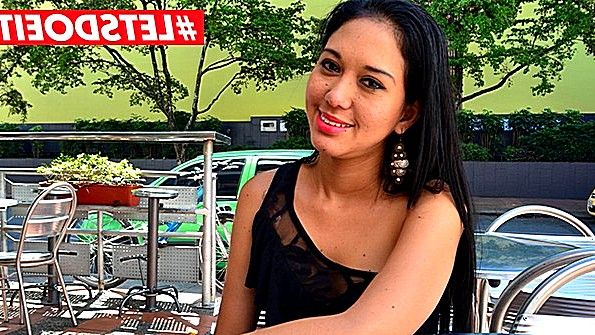 Возбужденная кокетка делает великолепный минет