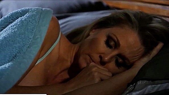 Мать всегда готова раздеться для сына и заняться сексом