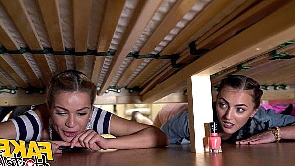 Девушки занимаются сексом во время пикника