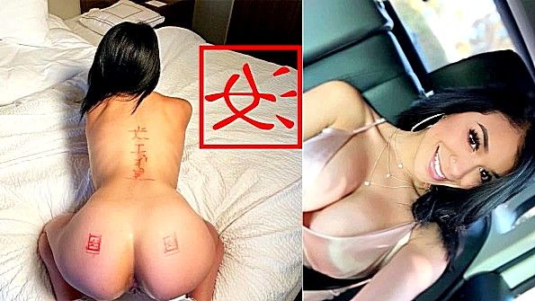 Жадно раздвигает ноги пальцами и вставляет член