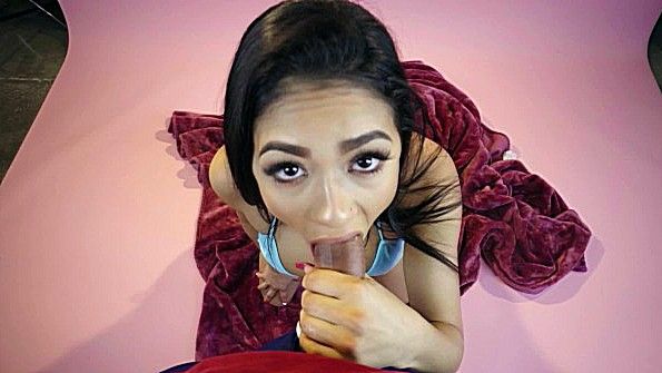 Лесбиянки разыгрывают друг друга на Рождество