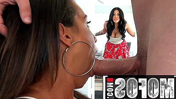 Ученица соблазнила учительницу грязной мастурбацией