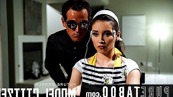 Мать и дочь занимаются сексом с Санта-Клаусом