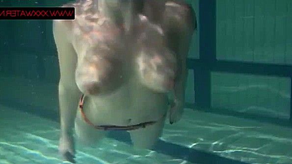 Жесткий минет от двух озорных девушек