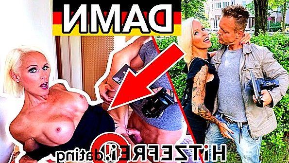 Пышногрудая мулатка занимается сексом на кровати