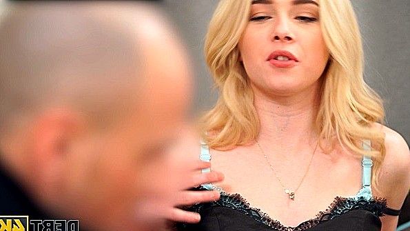 Эта распутная любительница использовала вибратор