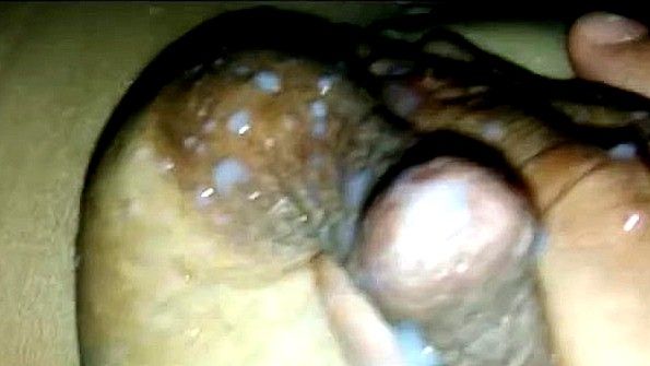 Развратная сучка занимается сексом с мужчиной