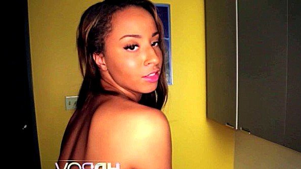 Я дотронулся до вагины своей подруги и начал её ласкать