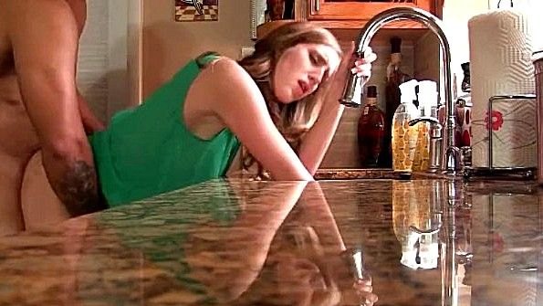 Спа-процедуры переросли в бурный секс