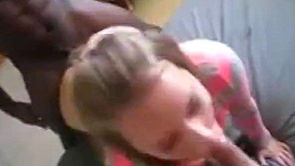 Начальник тюрьмы трахает проститутку на столе